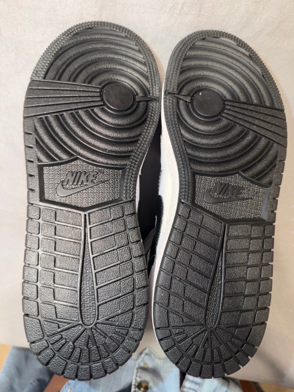 Jordan 1 Mid - Reverse Panda - 7W - Picture 3 of 4
